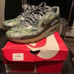Air max 90 Ice Green. Pre owned size 10.5